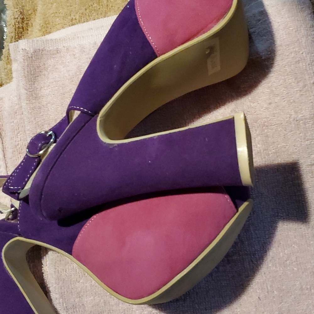 Shoes - Picture 4 of 4